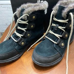 Black Sorel ankle boots size 6